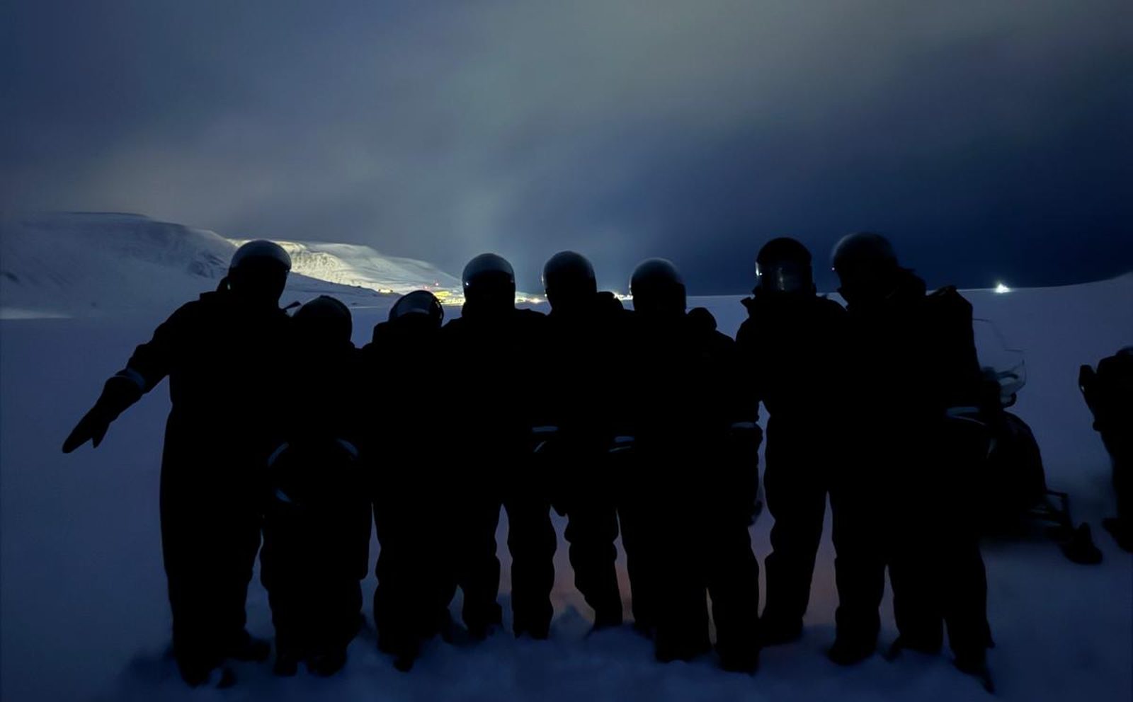 Internationaal leiderschapsteam op Spitsbergen, in de poolnacht